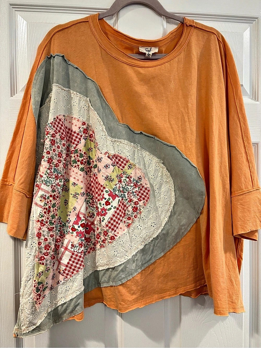 Easel OVERSIZED Heart
Patched Knit Top in Apricot
